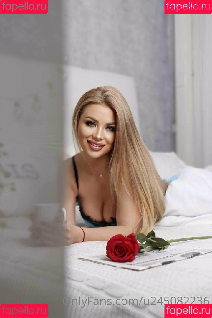 Nikki Cox Onlyfans Photo Gallery 