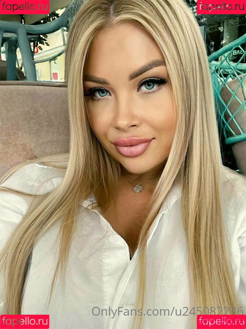 Nikki Cox Onlyfans Photo Gallery 