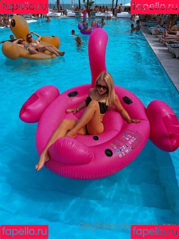 Nikki Cox Onlyfans Photo Gallery 