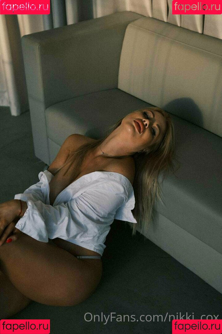 Nikki Cox Onlyfans Photo Gallery 