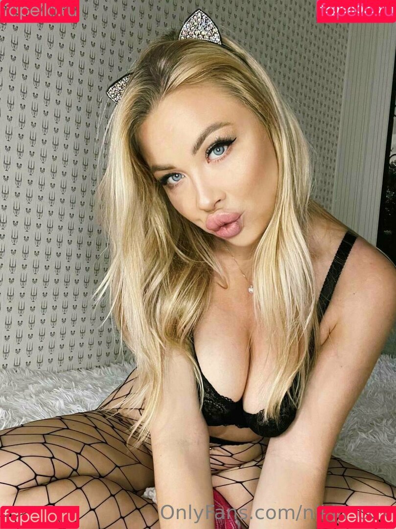 Nikki Cox Onlyfans Photo Gallery 