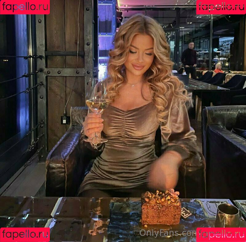 Nikki Cox Onlyfans Photo Gallery 