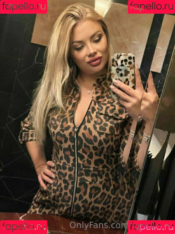 Nikki Cox Onlyfans Photo Gallery 