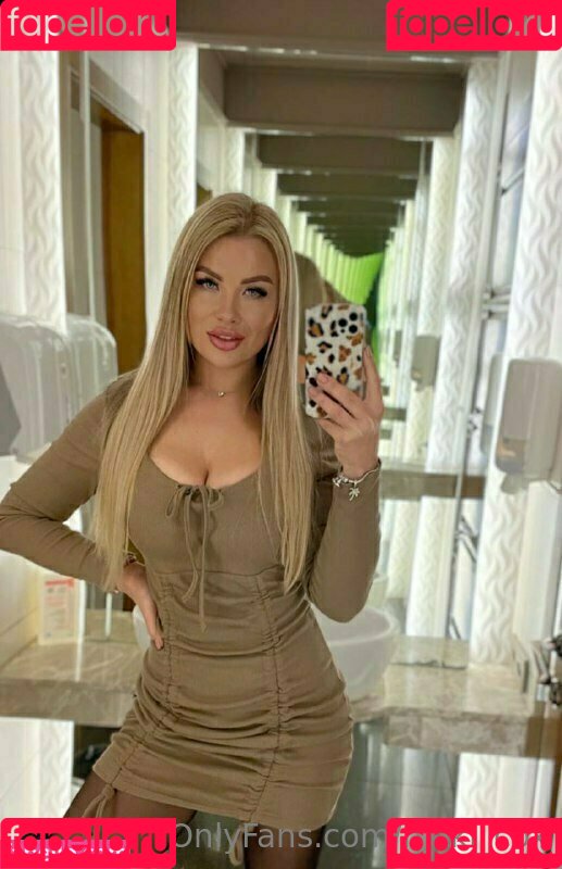 Nikki Cox Onlyfans Photo Gallery 