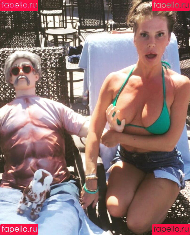 Nikki Cox Onlyfans Photo Gallery 