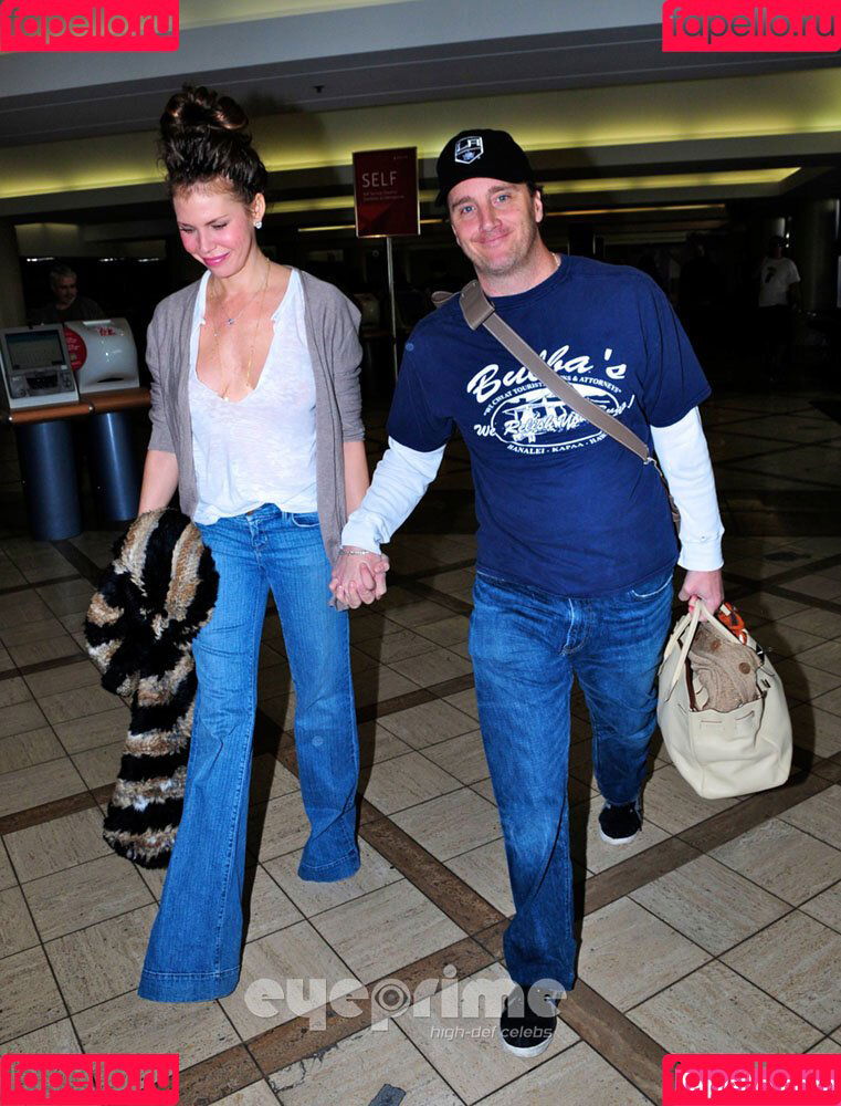 Nikki Cox Onlyfans Photo Gallery 