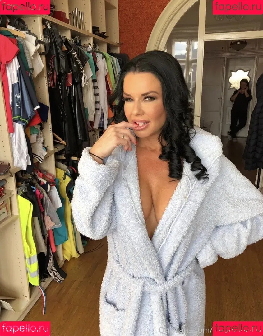 Veronica Avluv Onlyfans Photo Gallery 