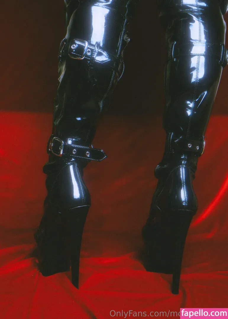 monasuccube Onlyfans Photo Gallery 