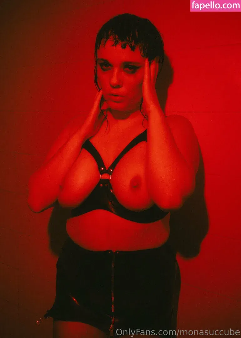 monasuccube Onlyfans Photo Gallery 