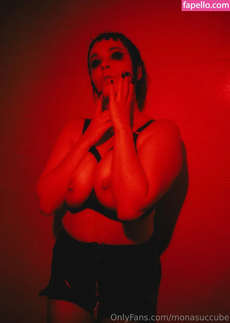 monasuccube Onlyfans Photo Gallery 