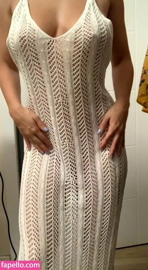 GoldenJulia Onlyfans Photo Gallery 