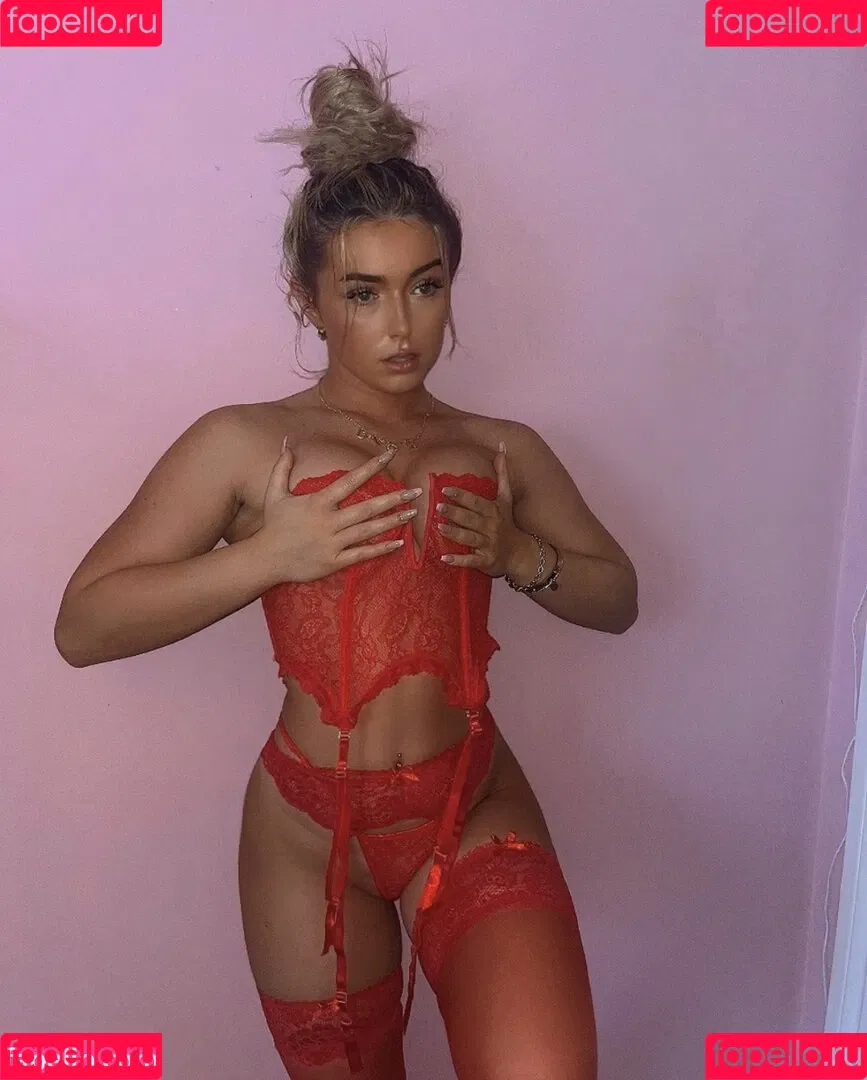 cora2002 Onlyfans Photo Gallery 