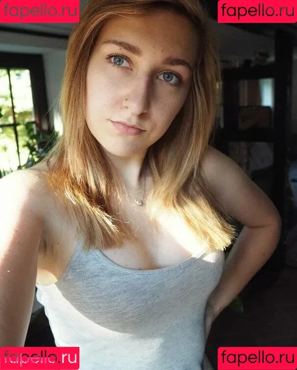 nadine22 Onlyfans Photo Gallery 