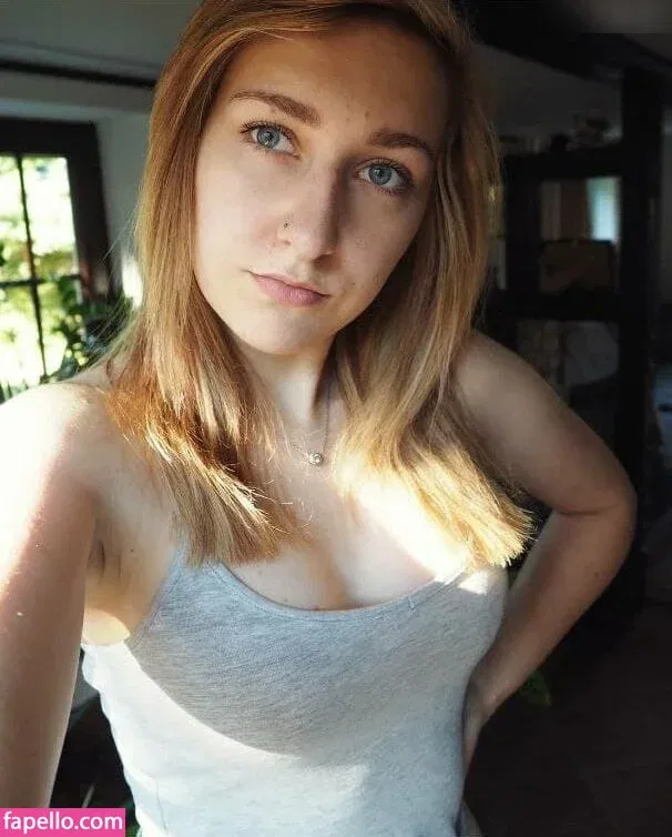 nadine22 Onlyfans Photo Gallery 