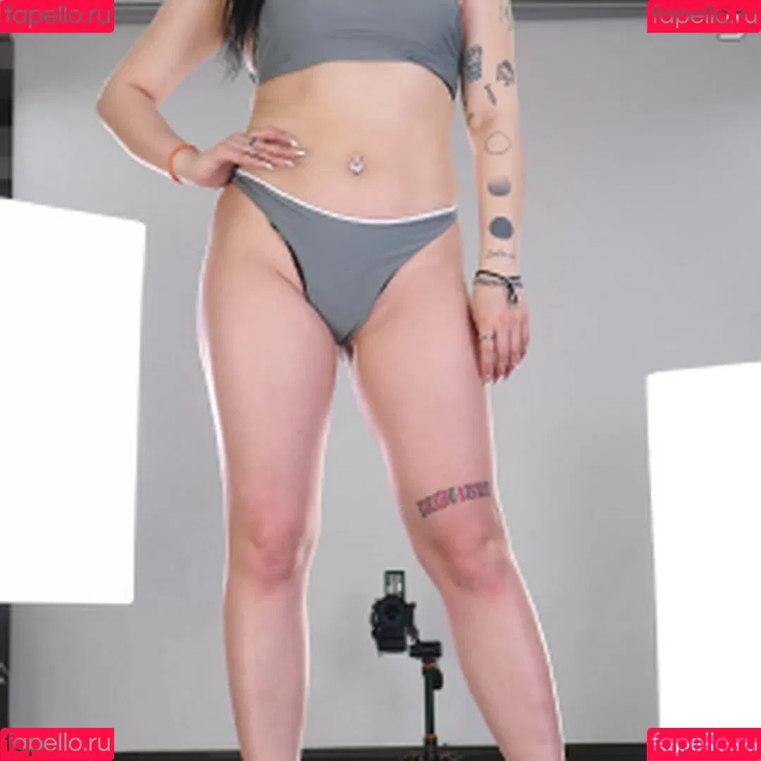yingxiu.xyz Onlyfans Photo Gallery 