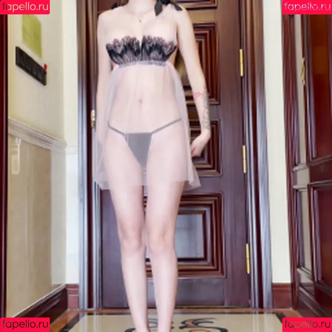 yingxiu.xyz Onlyfans Photo Gallery 