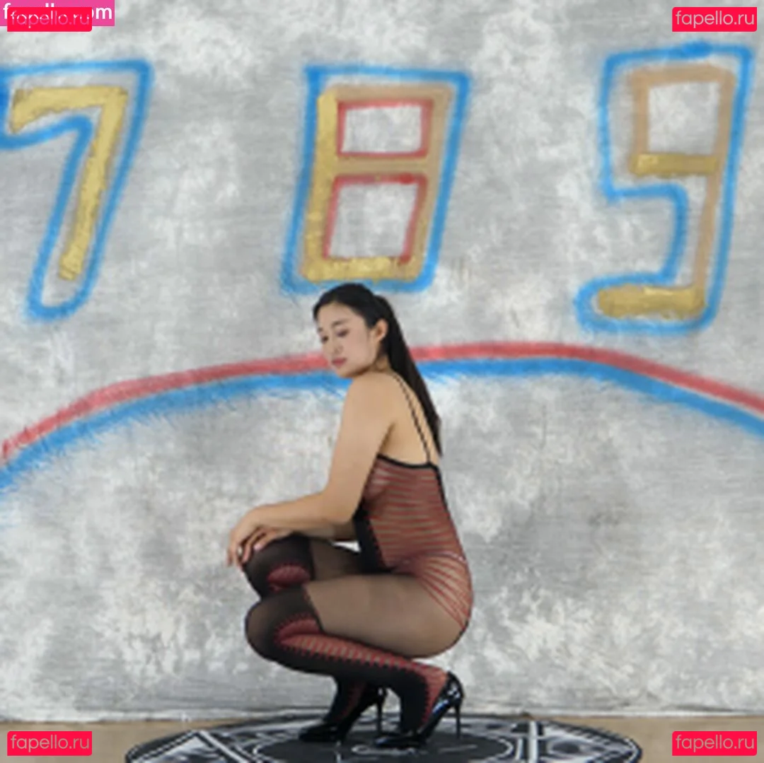 yingxiu.xyz Onlyfans Photo Gallery 