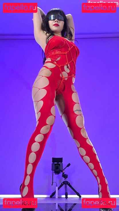 yingxiu.xyz Onlyfans Photo Gallery 