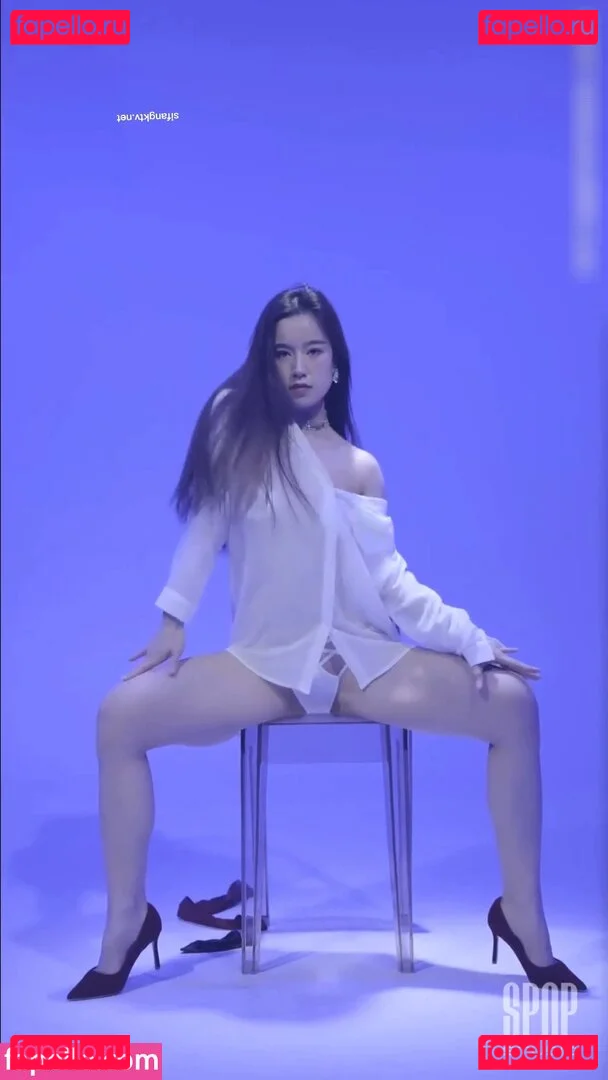 yingxiu.xyz Onlyfans Photo Gallery 