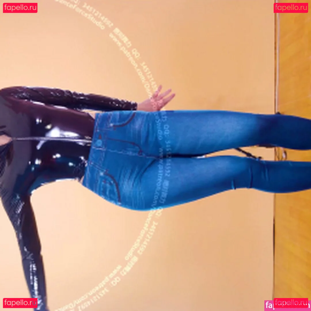 yingxiu.xyz Onlyfans Photo Gallery 