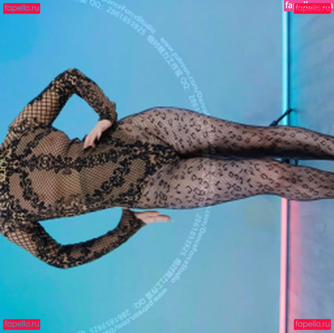 yingxiu.xyz Onlyfans Photo Gallery 