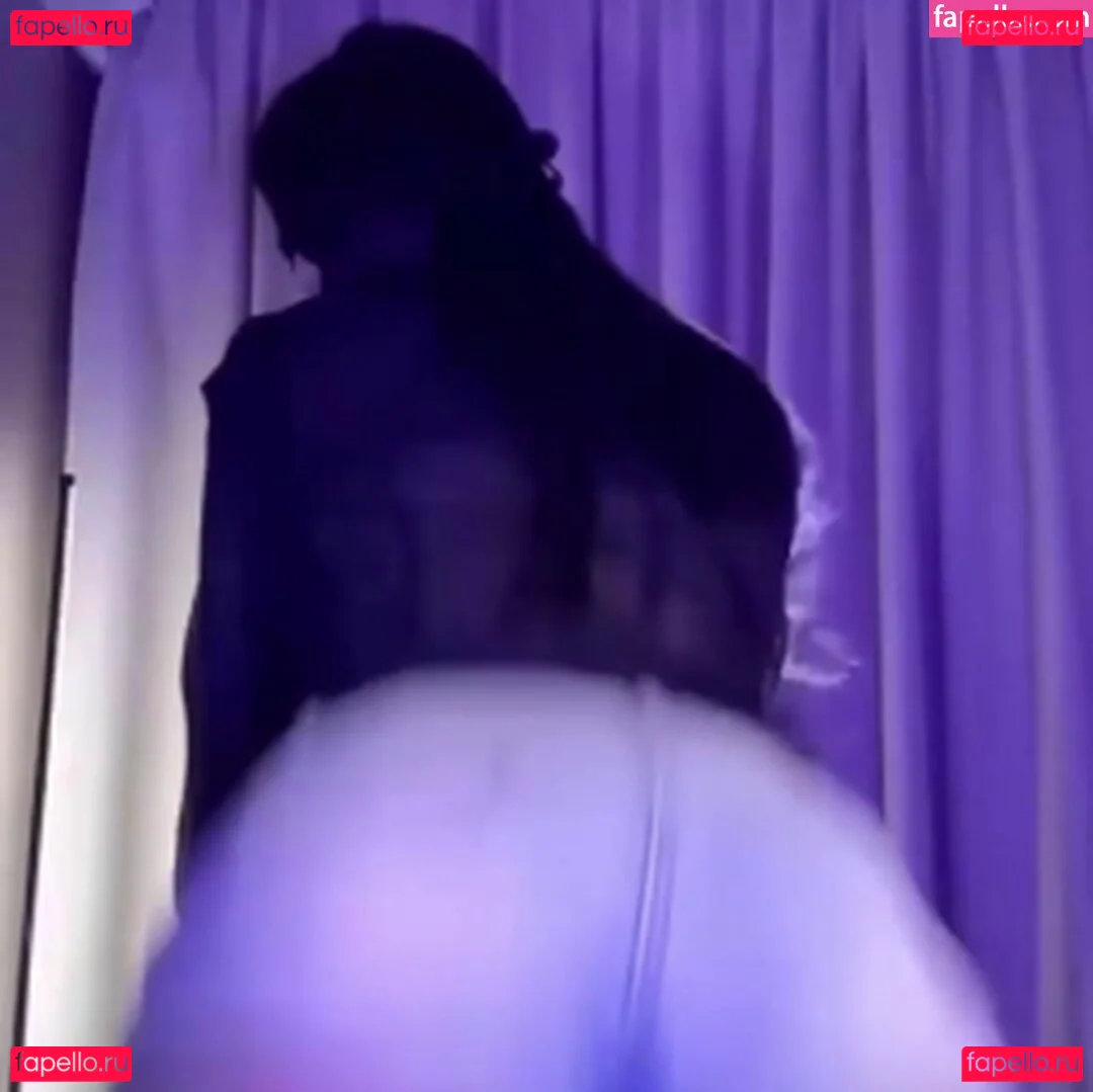 yingxiu.xyz Onlyfans Photo Gallery 