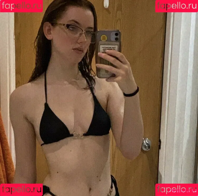 Em Cavell Onlyfans Photo Gallery 