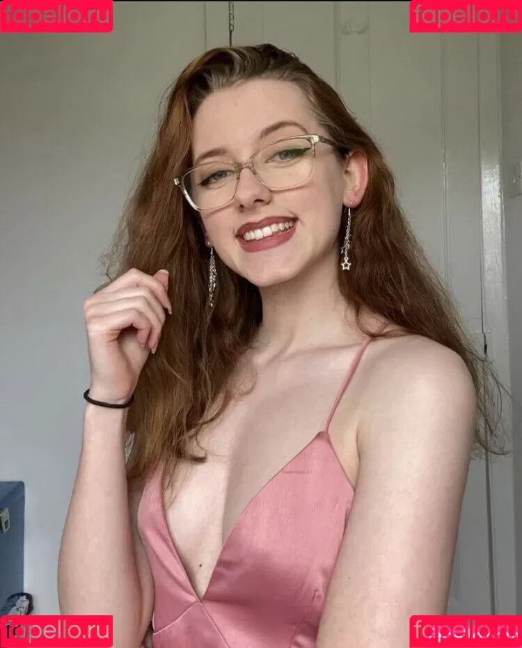 Em Cavell Onlyfans Photo Gallery 