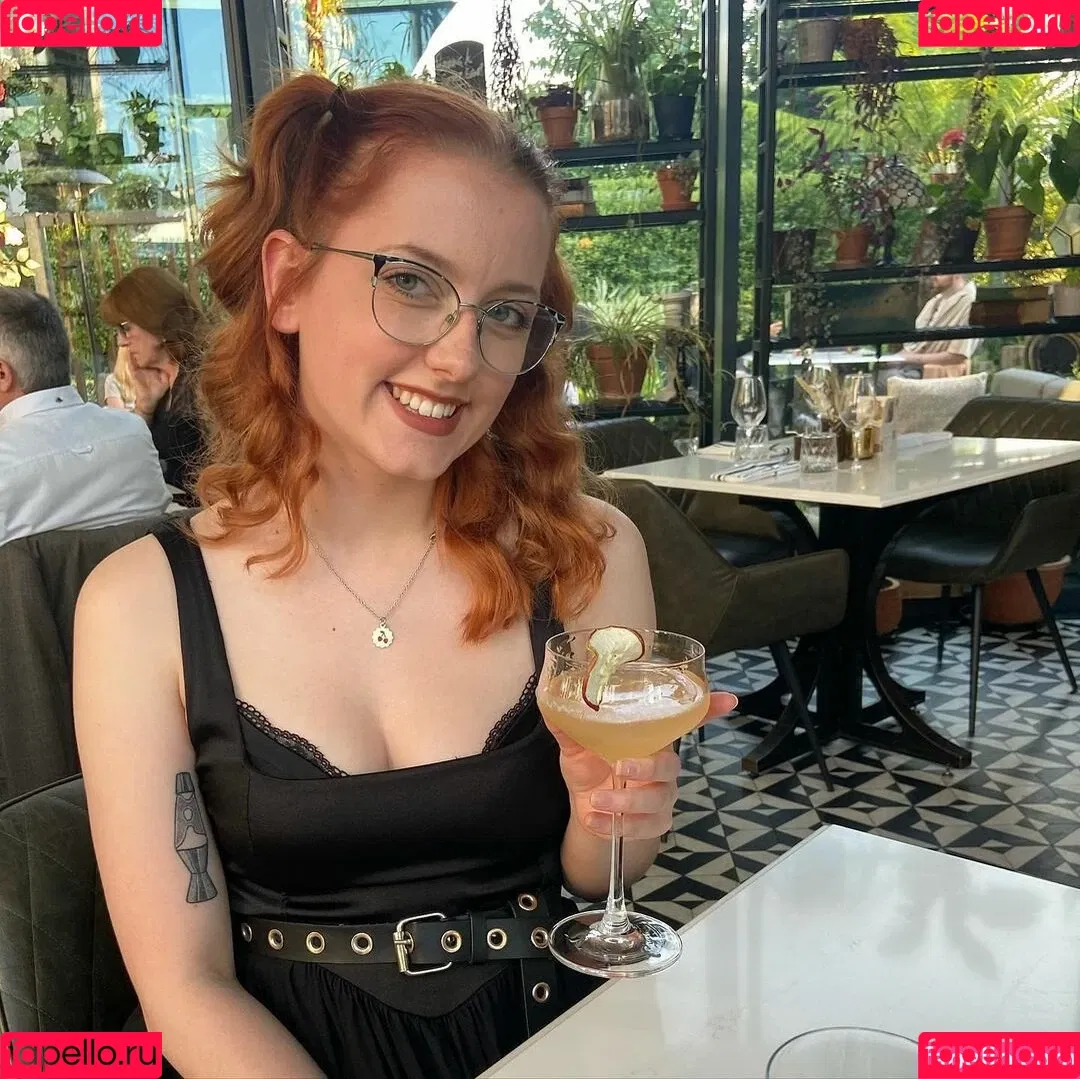 Em Cavell Onlyfans Photo Gallery 