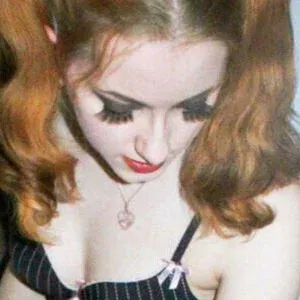 Em Cavell Onlyfans Photo Gallery 