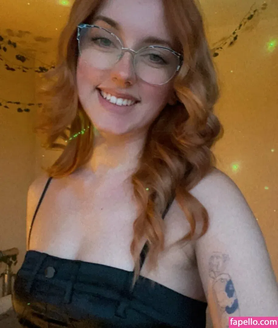 Em Cavell Onlyfans Photo Gallery 