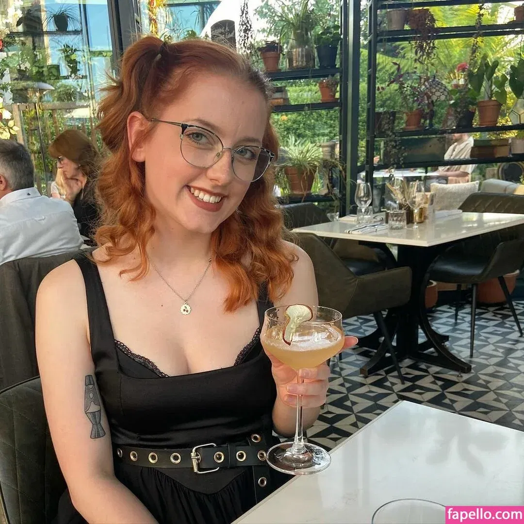 Em Cavell Onlyfans Photo Gallery 