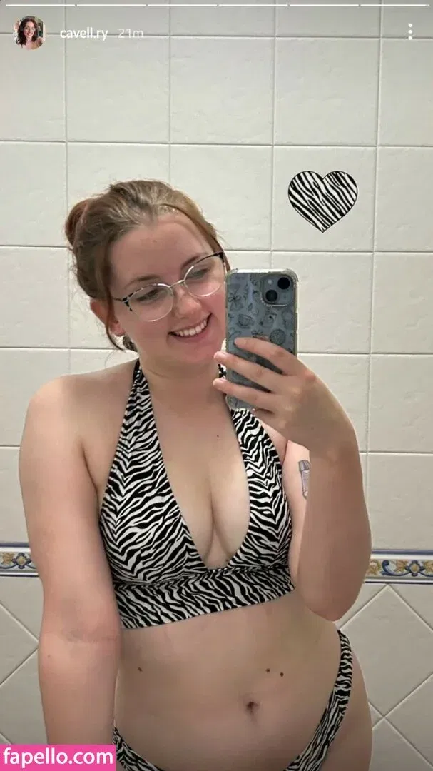 Em Cavell Onlyfans Photo Gallery 