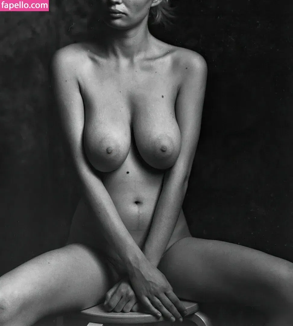 Julia__Logan Onlyfans Photo Gallery 