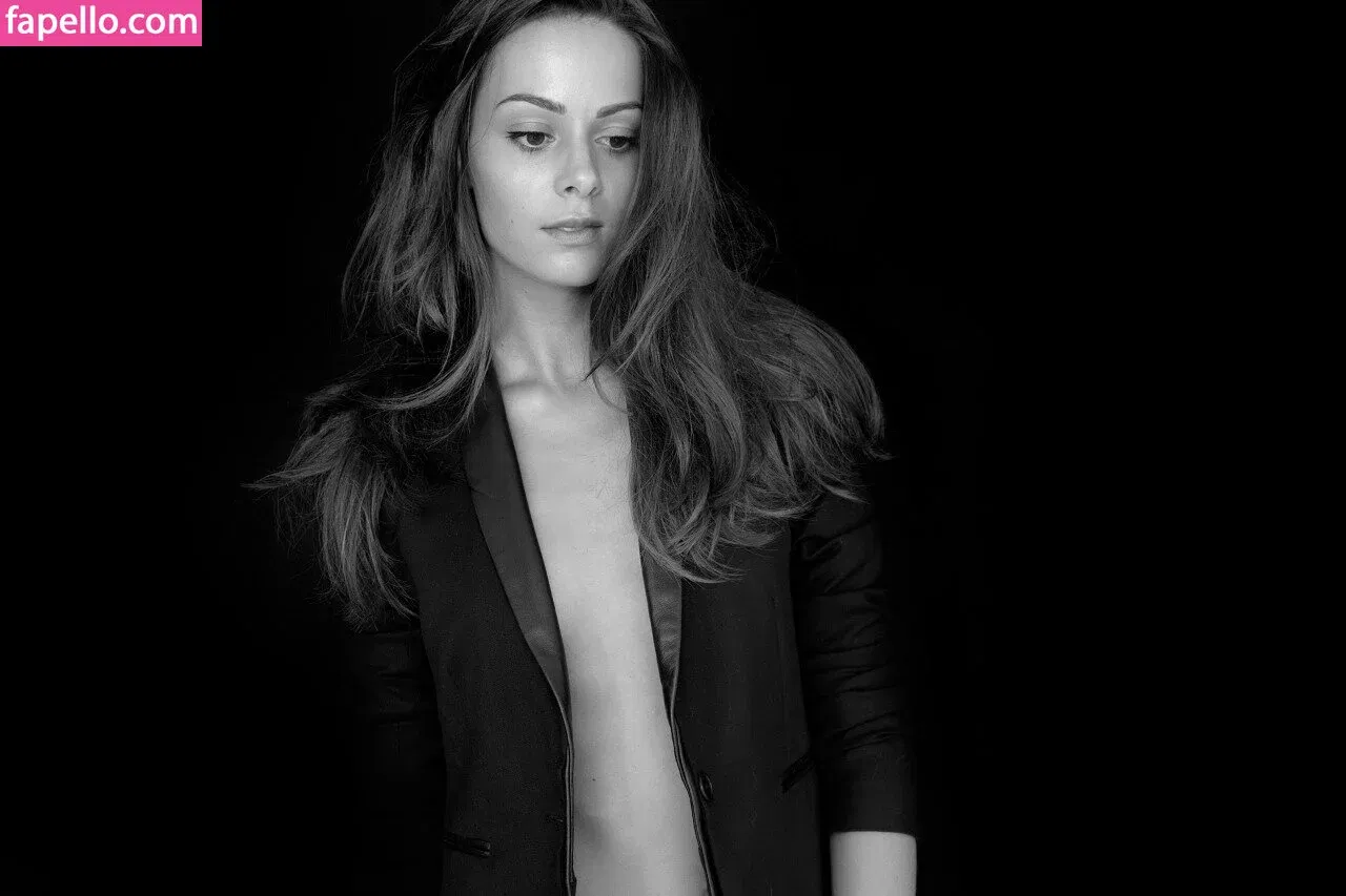 Victorienne Magnen Onlyfans Photo Gallery 