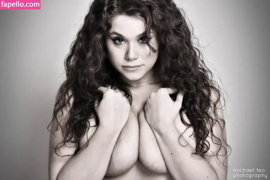 Pop Mary Onlyfans Photo Gallery 