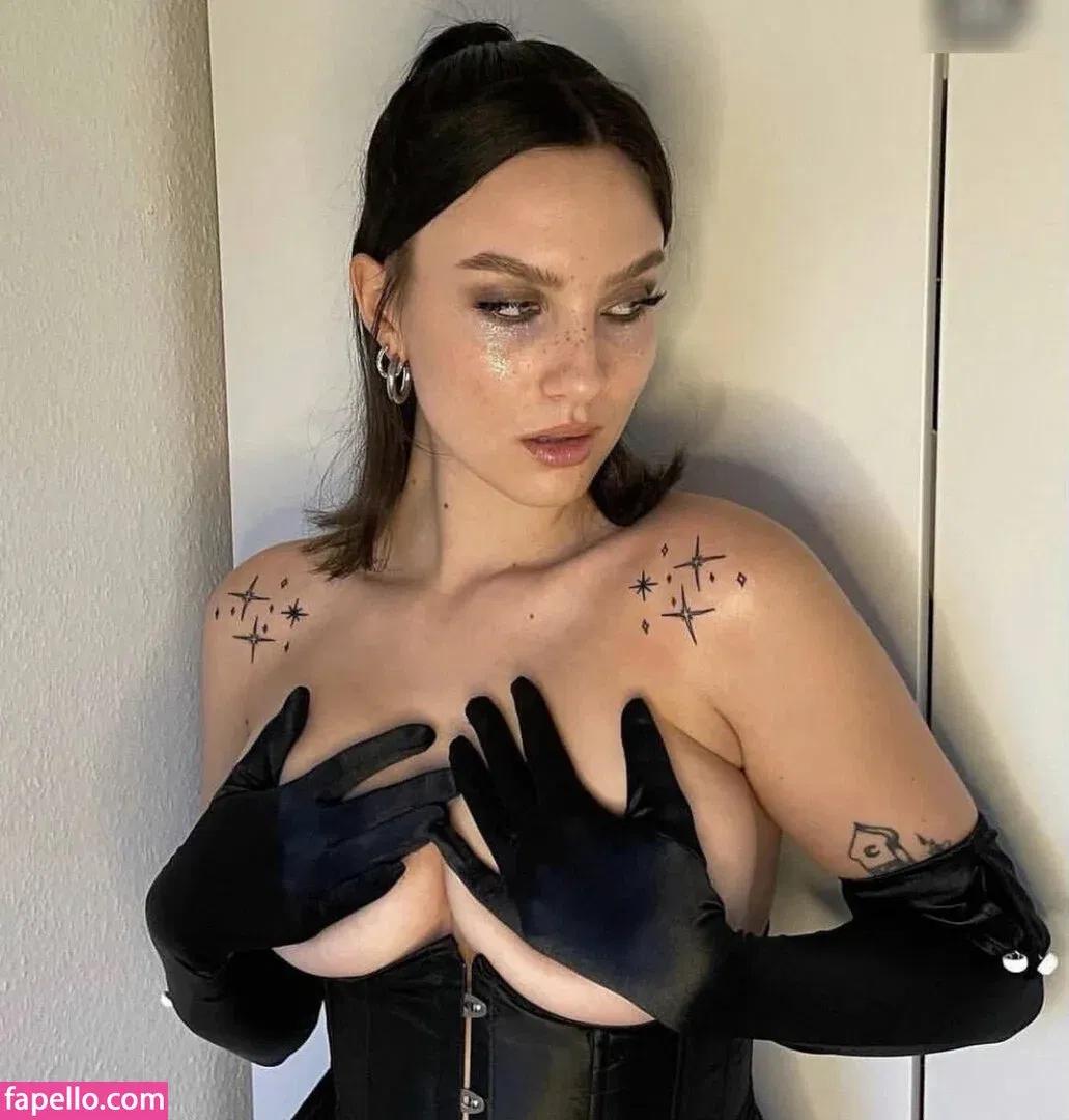 whosrobin Onlyfans Photo Gallery 