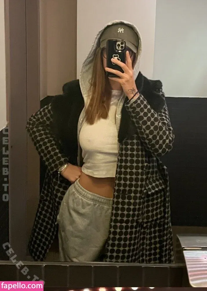 whosrobin Onlyfans Photo Gallery 