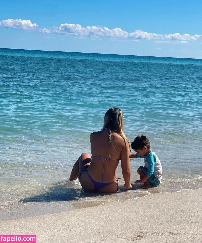 More Escudero Onlyfans Photo Gallery 