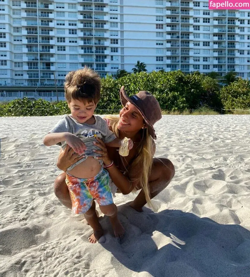 More Escudero Onlyfans Photo Gallery 