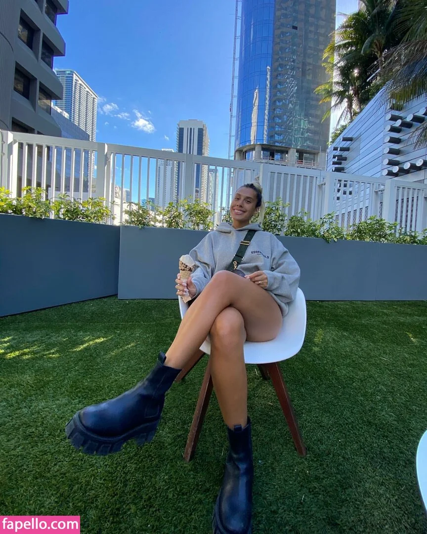 More Escudero Onlyfans Photo Gallery 