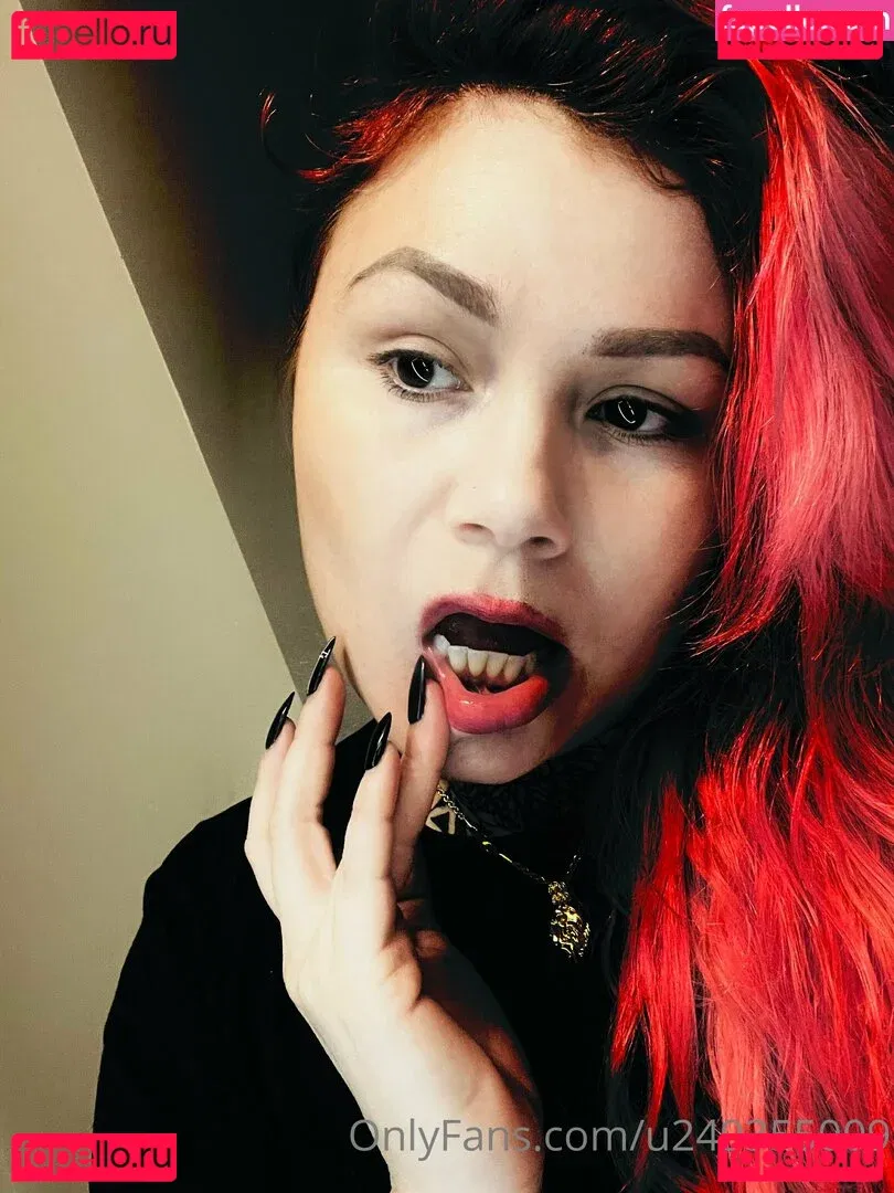 split.girl Onlyfans Photo Gallery 