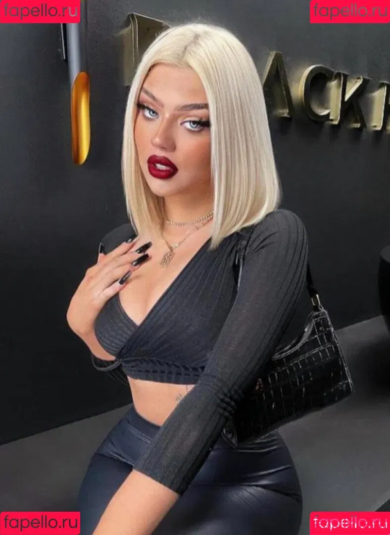 Elaine Victoria Onlyfans Photo Gallery 
