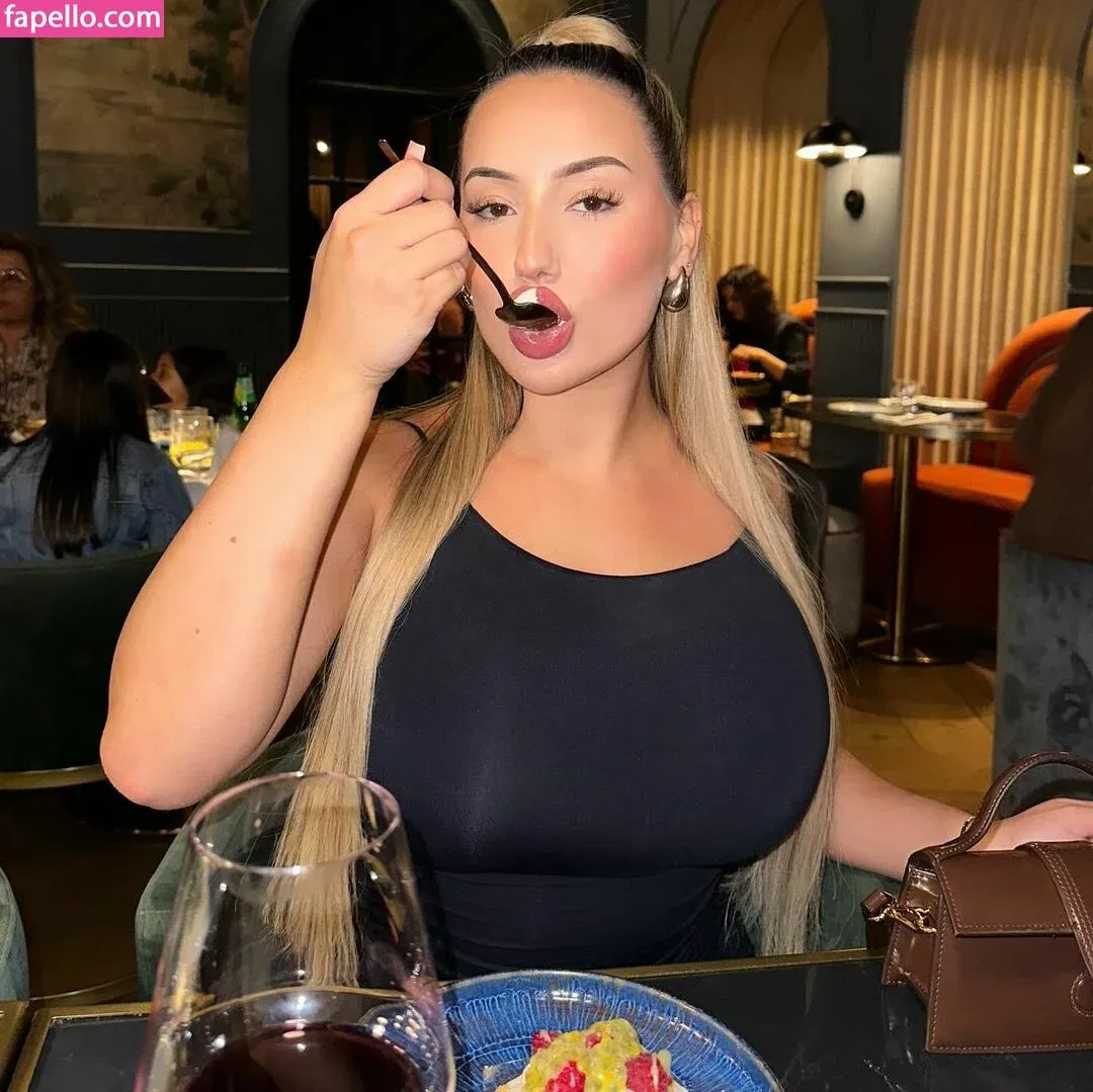 Isabel Ribeiro Onlyfans Photo Gallery 