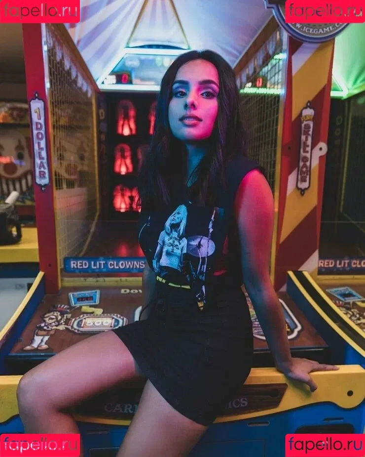 Aparna Brielle Onlyfans Photo Gallery 