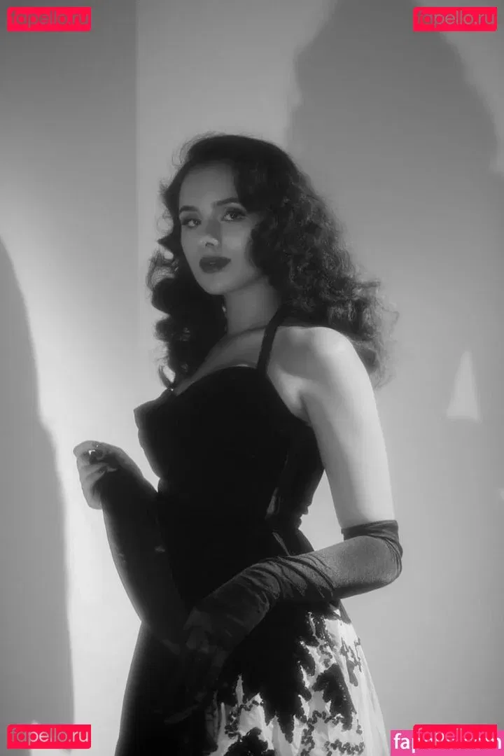 Aparna Brielle Onlyfans Photo Gallery 