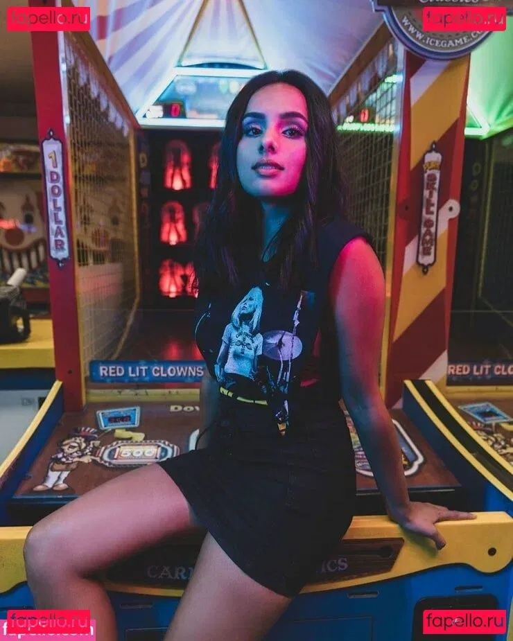 Aparna Brielle Onlyfans Photo Gallery 