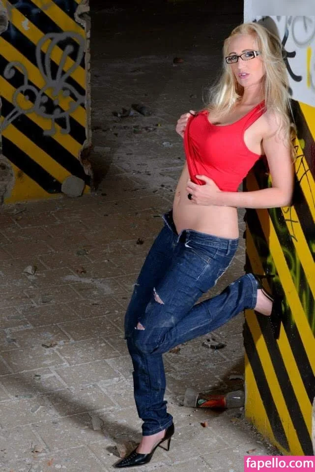 Kathleen White Onlyfans Photo Gallery 