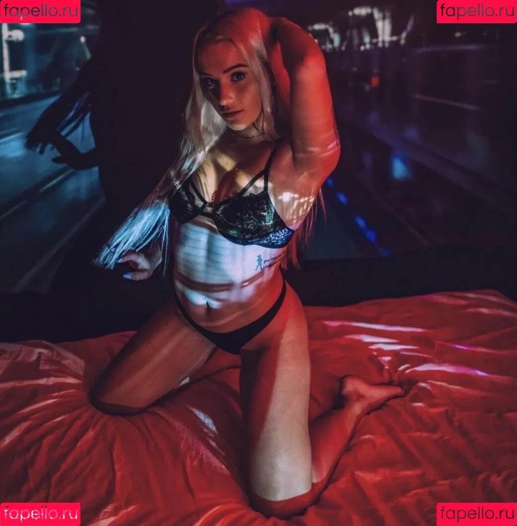 HakunaMavie Onlyfans Photo Gallery 