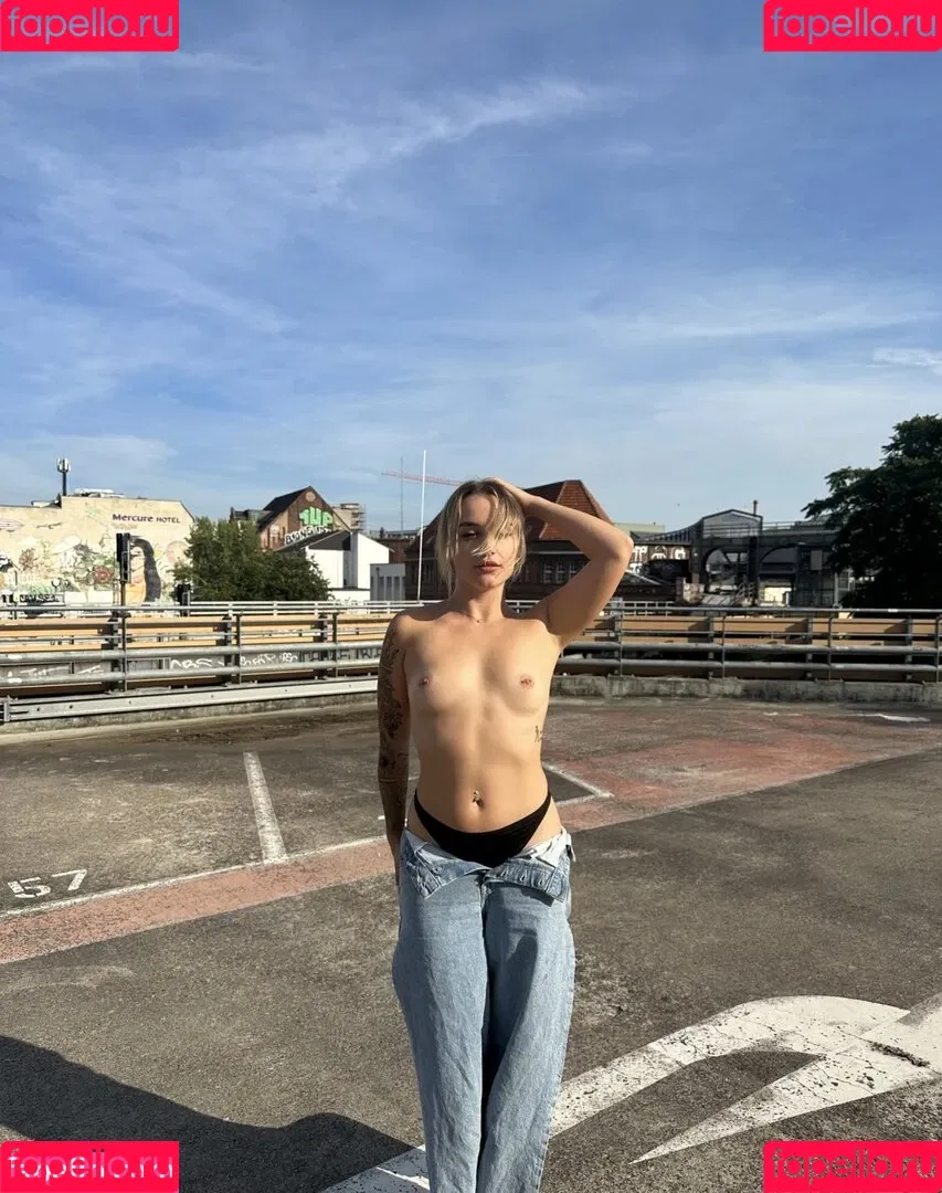 HakunaMavie Onlyfans Photo Gallery 